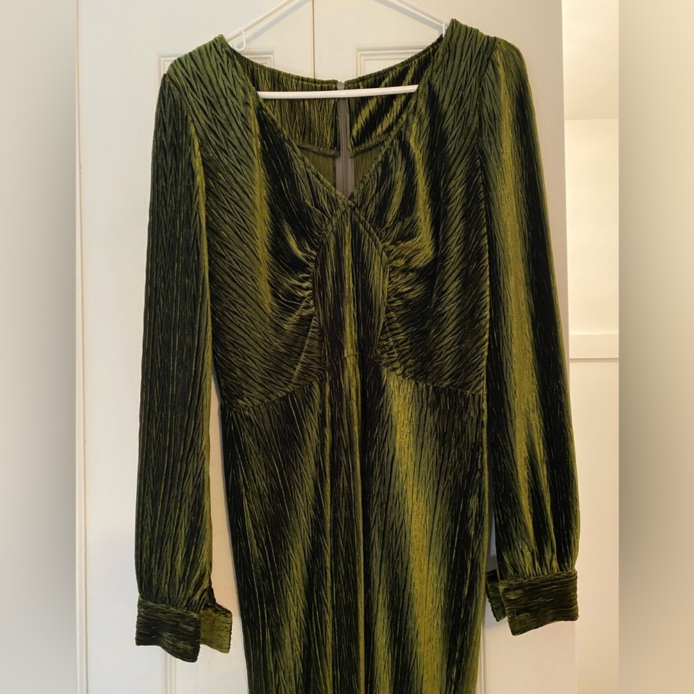 Brand new with tags, never worn Voodoo Vixen velvet green dress. Zipper back.
